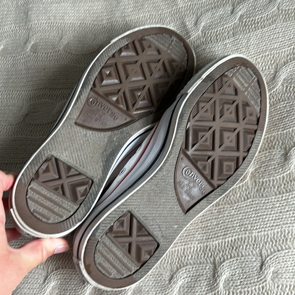 Converse Low-Top Cavas Sneakers - Size 7 - Picture 2 of 7